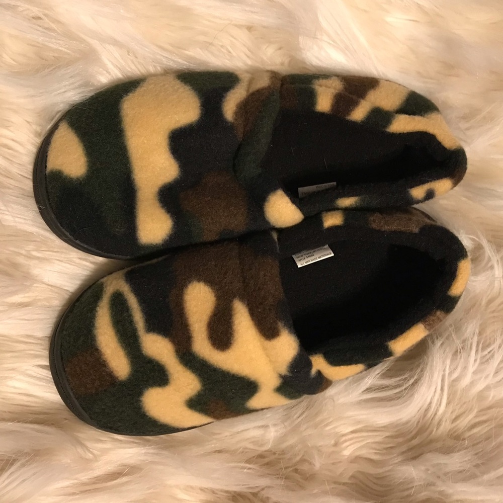Ashko boys camouflage slippers size 2-3